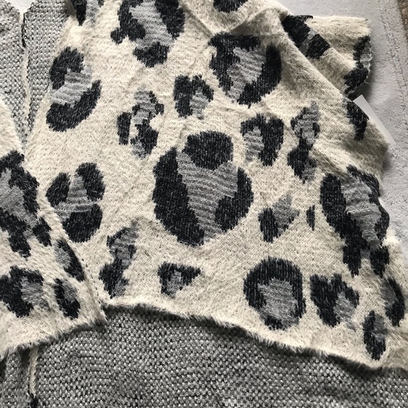 Justin & Taylor luxe leopard print poncho - Picture 3 of 4